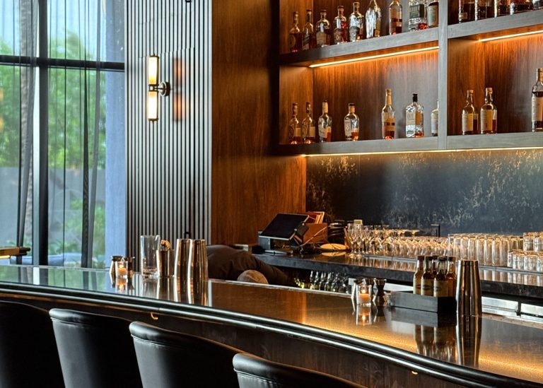 EL VECINO CIGAR BAR